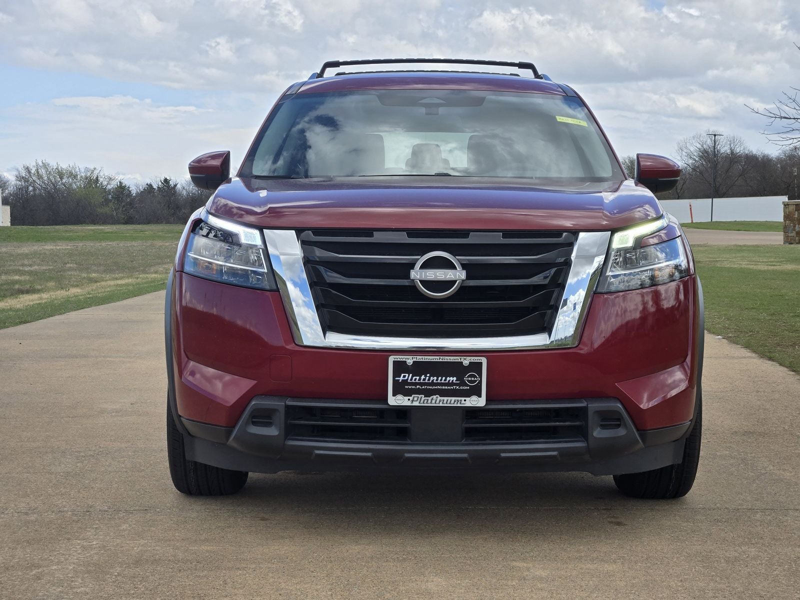 2022 Nissan Pathfinder SV