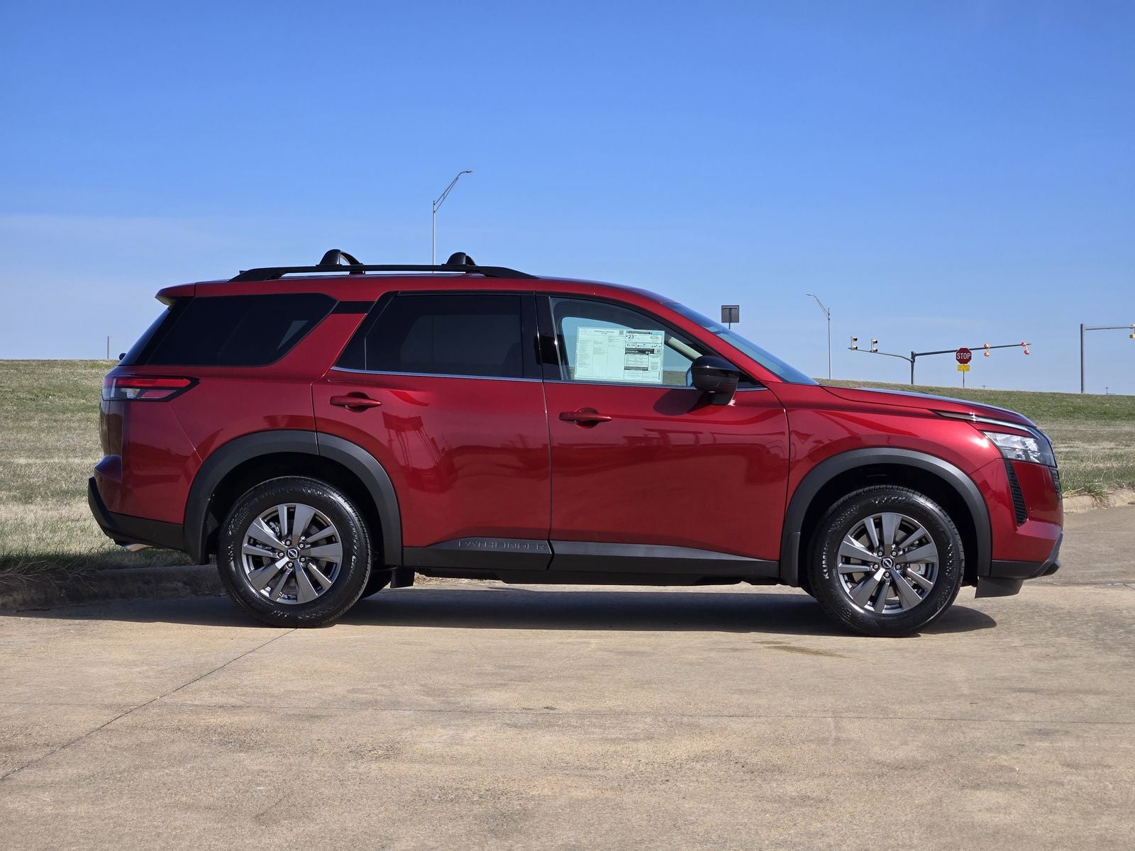 2026 Nissan Pathfinder SV