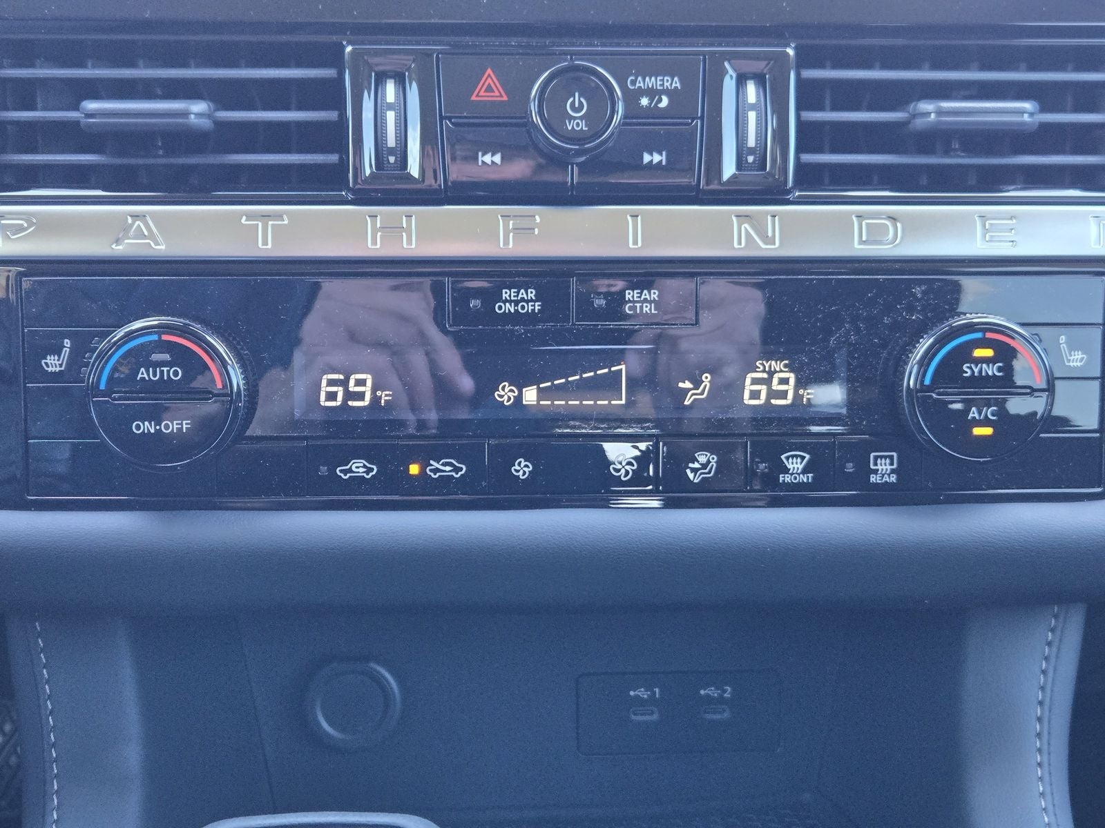 2026 Nissan Pathfinder SV