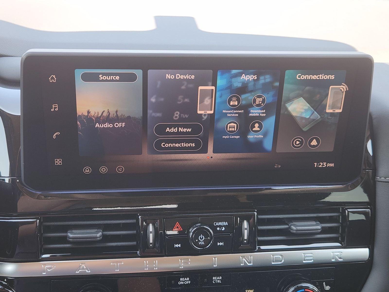 2026 Nissan Pathfinder SV