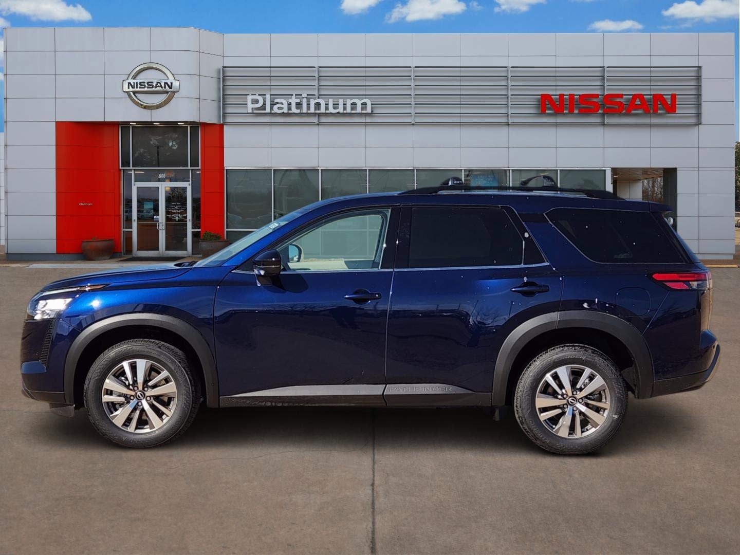 2026 Nissan Pathfinder SL