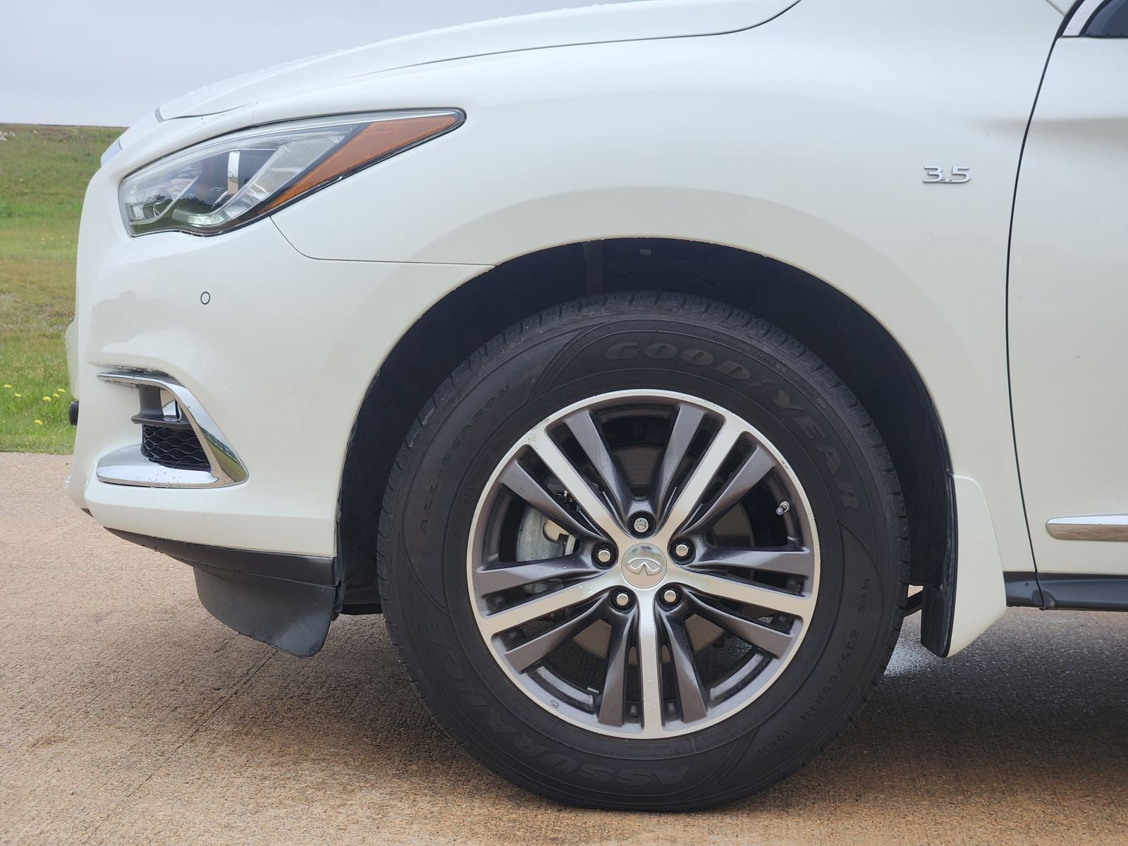 2019 INFINITI QX60 LUXE