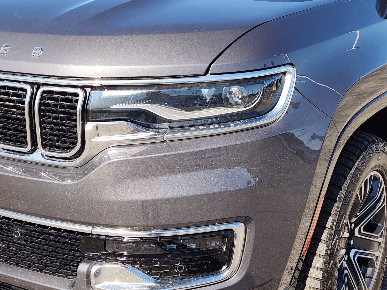 2023 Jeep Wagoneer Base