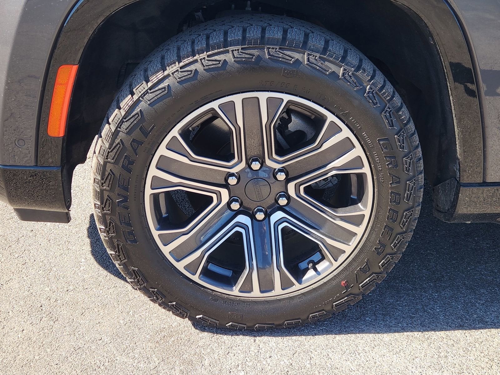 2023 Jeep Wagoneer Base