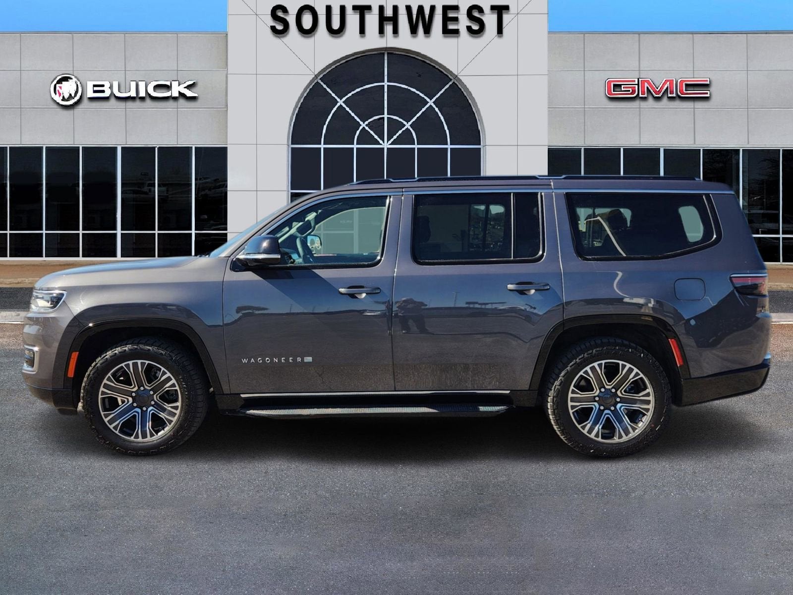 2023 Jeep Wagoneer Base