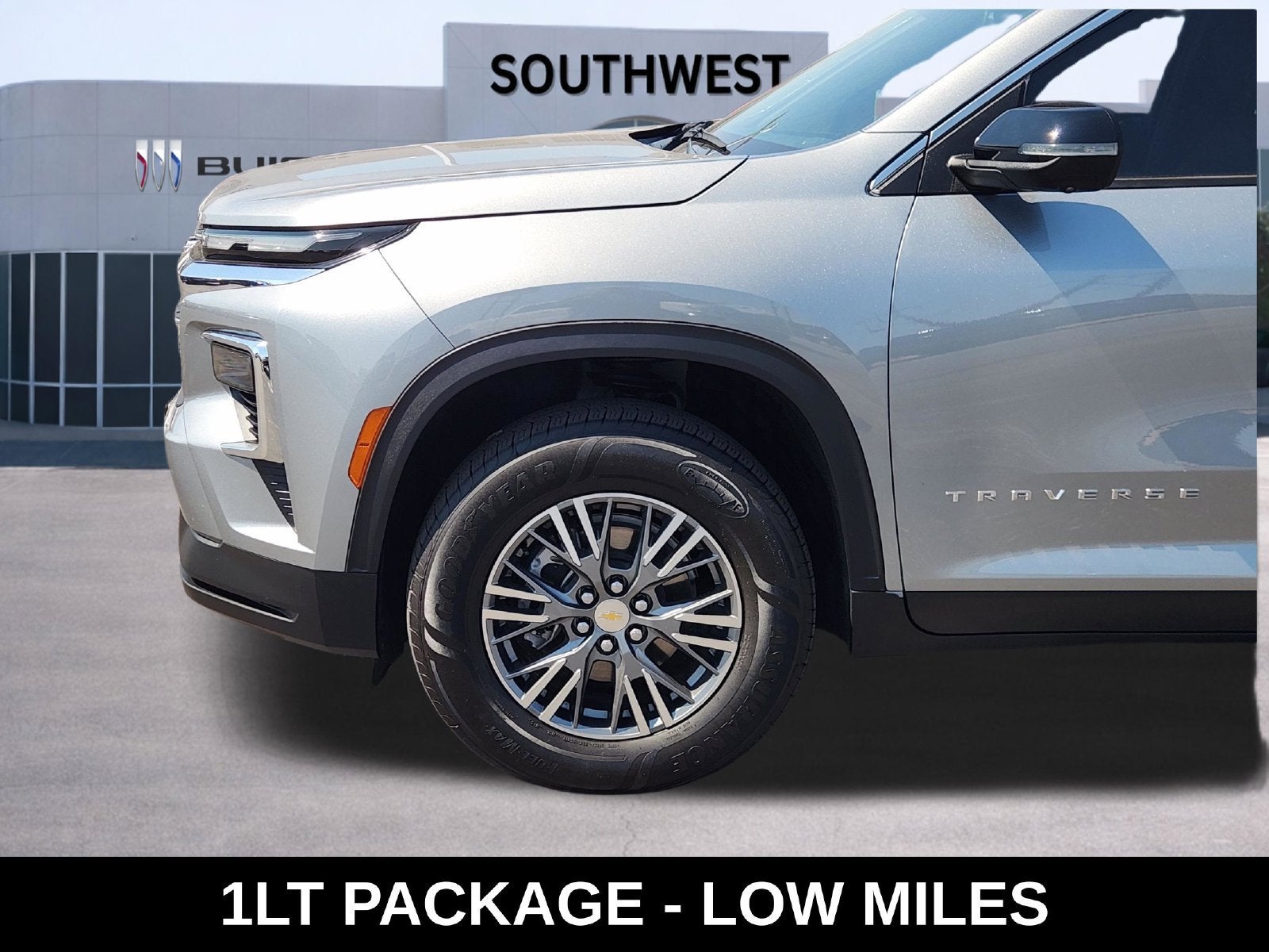 2024 Chevrolet Traverse LT
