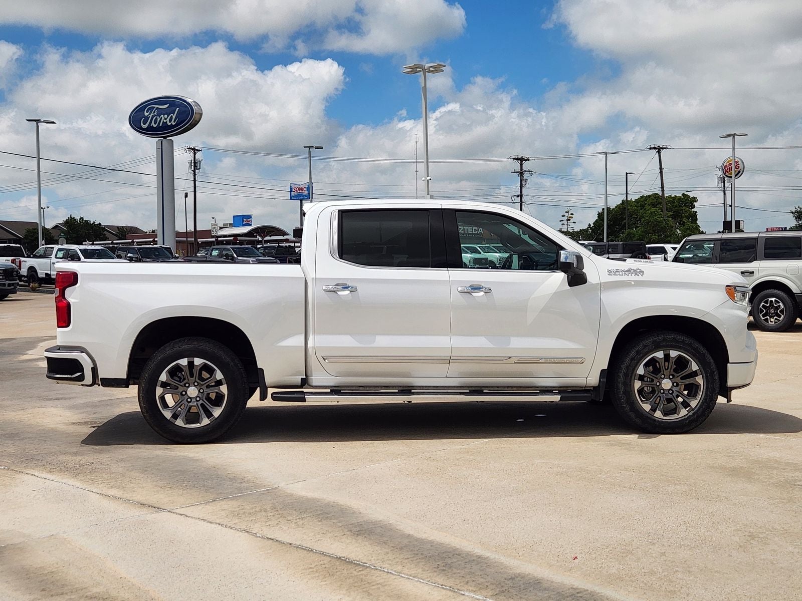 2023 Chevrolet Silverado 1500 High Country