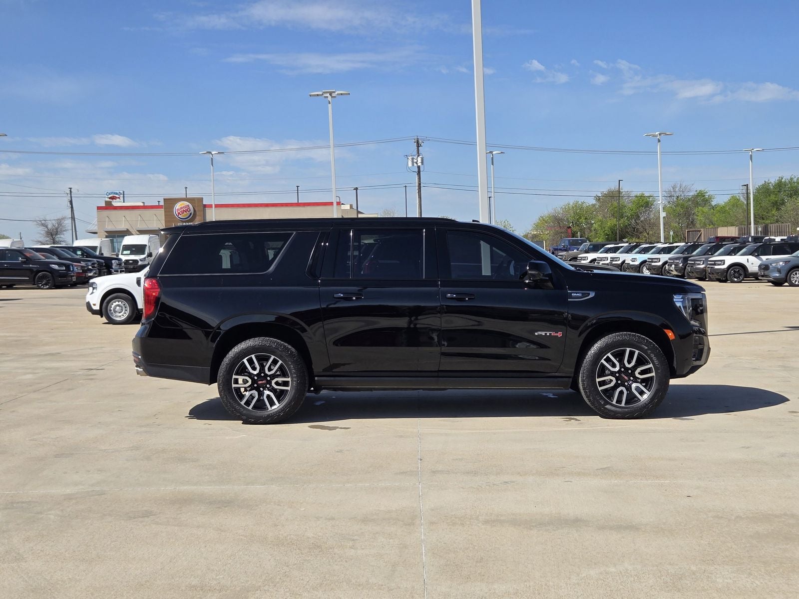 2023 GMC Yukon XL AT4