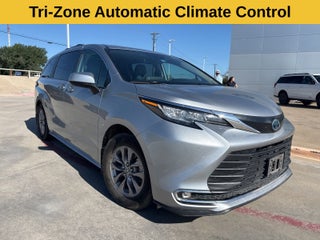 2022 Toyota Sienna XLE 8 Passenger