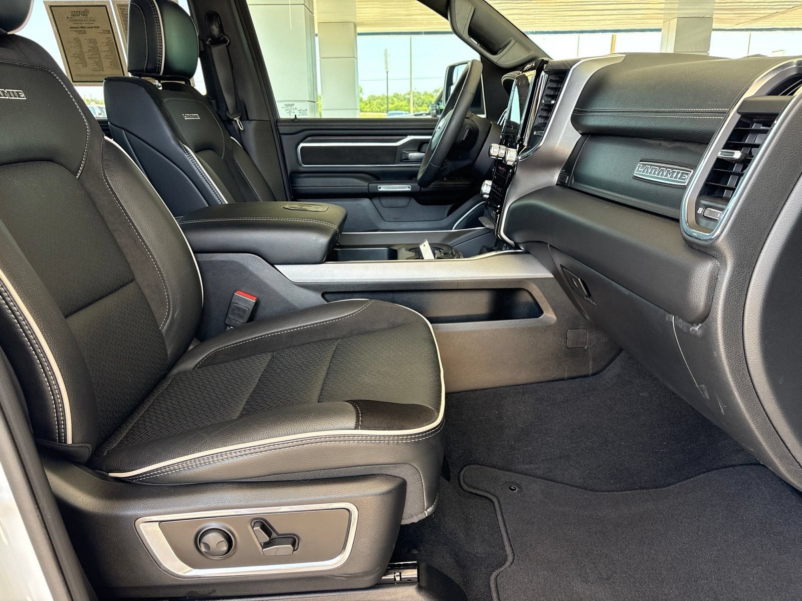 2025 RAM 1500 Laramie Crew Cab 4x4 5'7" Box