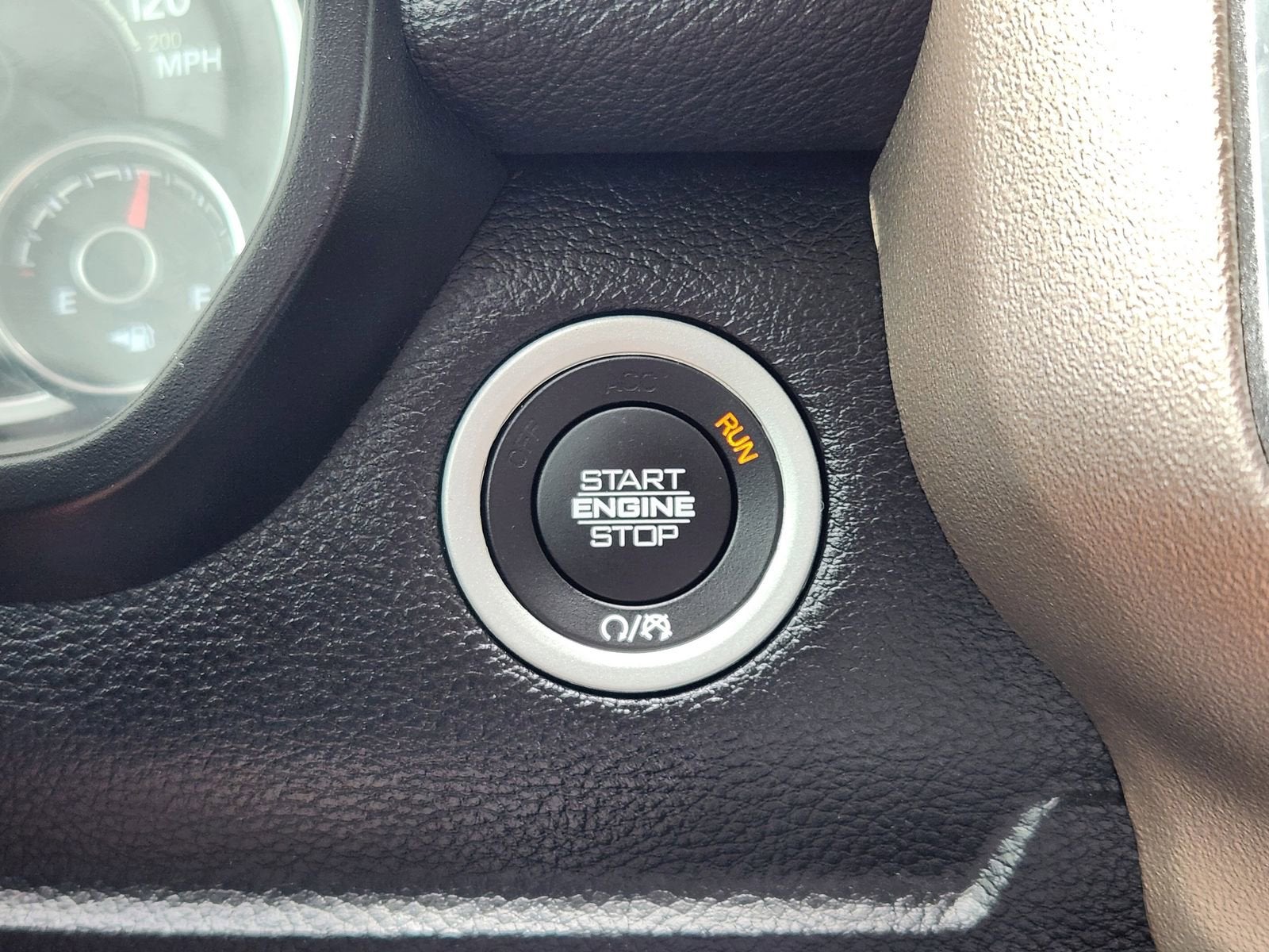 2019 RAM 1500 Laramie Crew Cab 4x2 5'7" Box