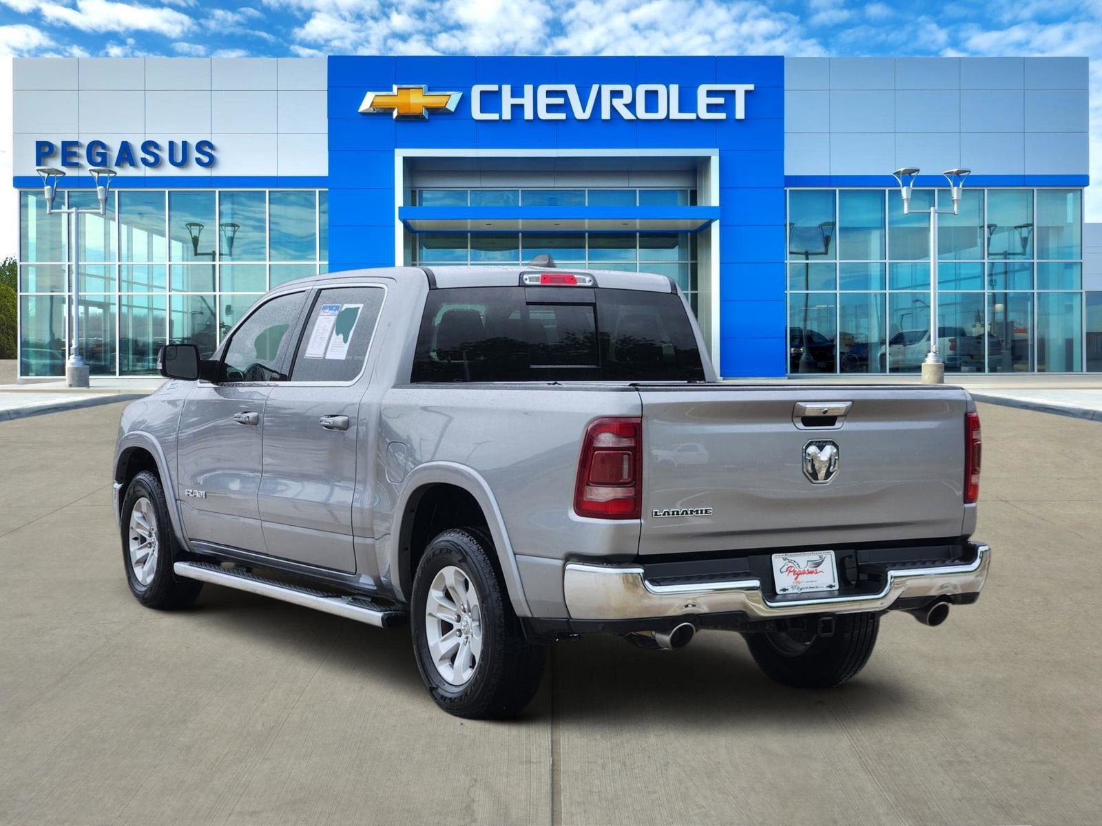 2019 RAM 1500 Laramie Crew Cab 4x2 5'7" Box