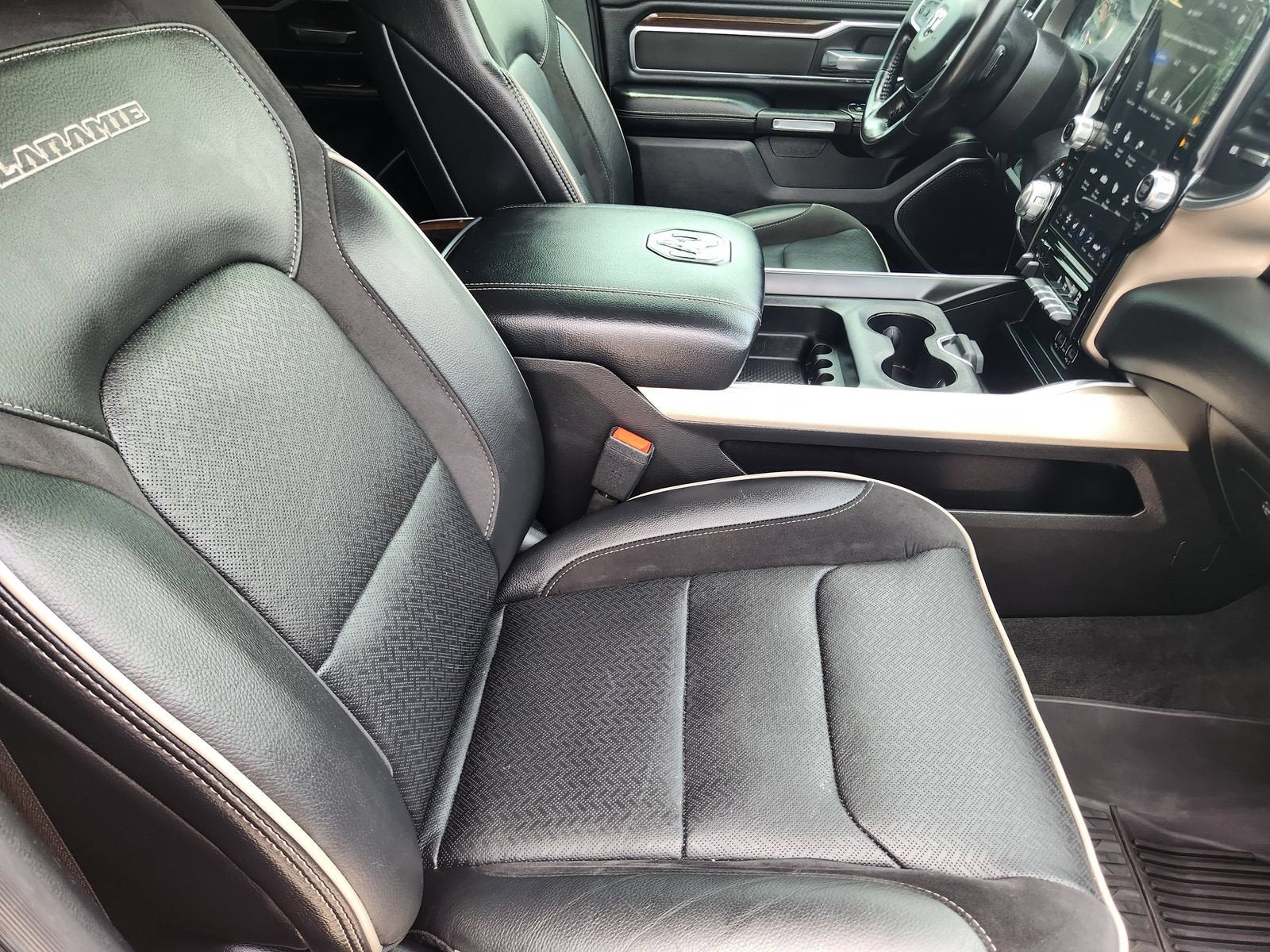 2021 RAM 1500 Laramie Crew Cab 4x2 5'7" Box