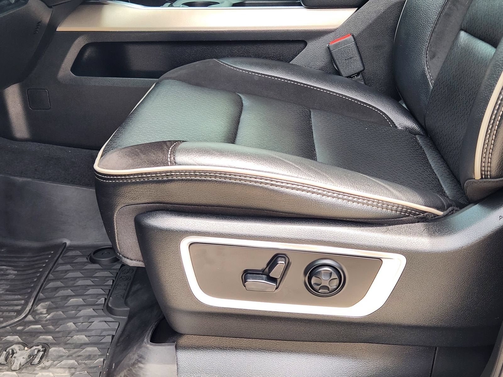 2021 RAM 1500 Laramie Crew Cab 4x2 5'7" Box