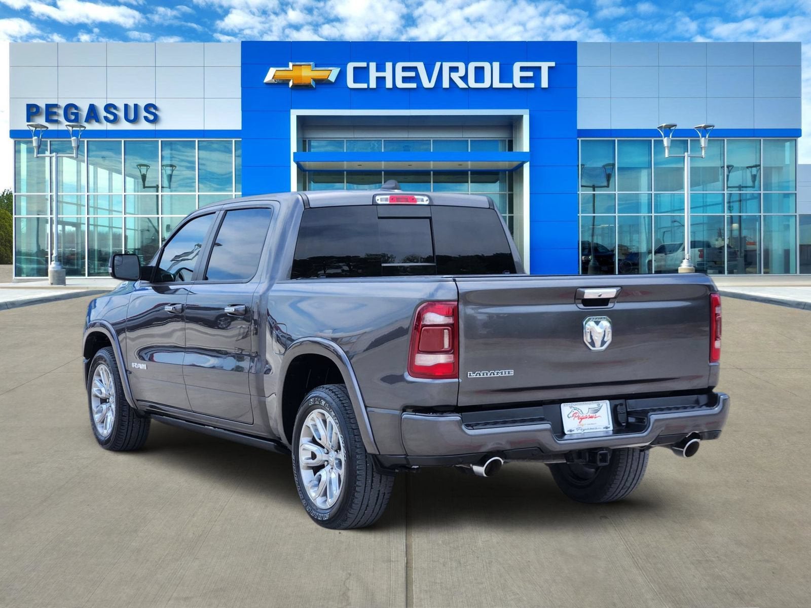 2021 RAM 1500 Laramie Crew Cab 4x2 5'7" Box