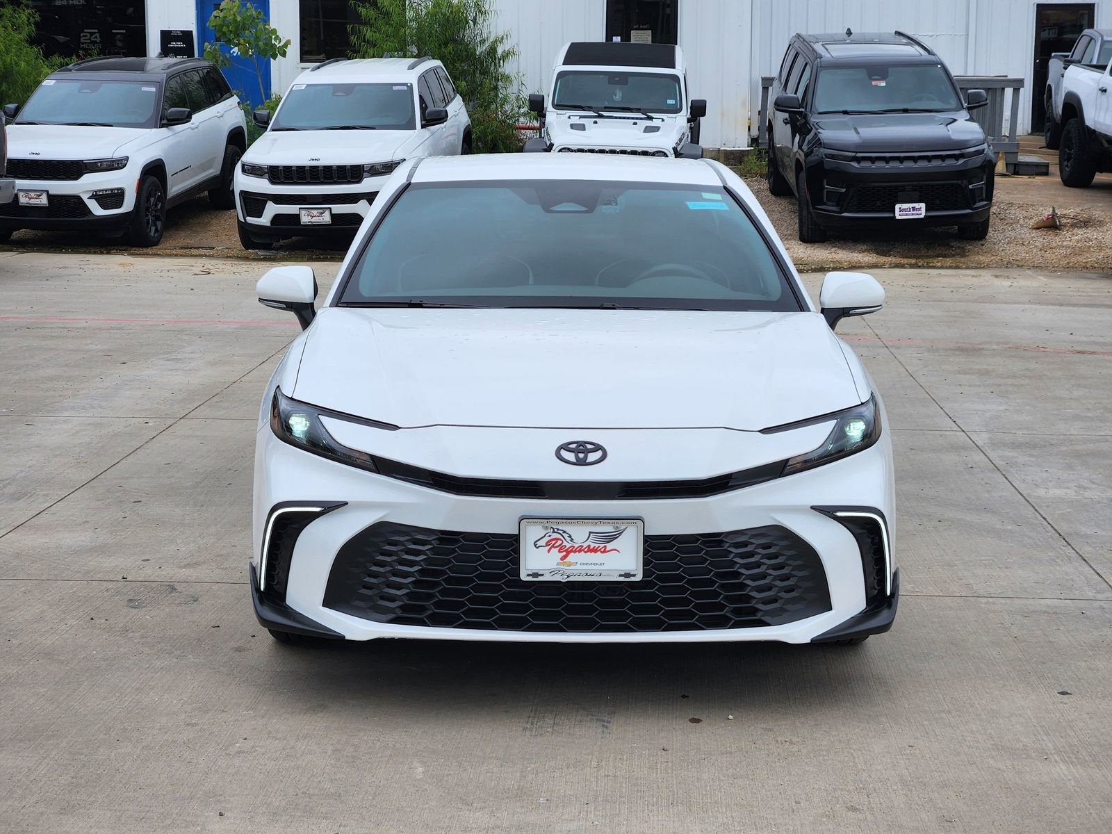 2025 Toyota Camry SE