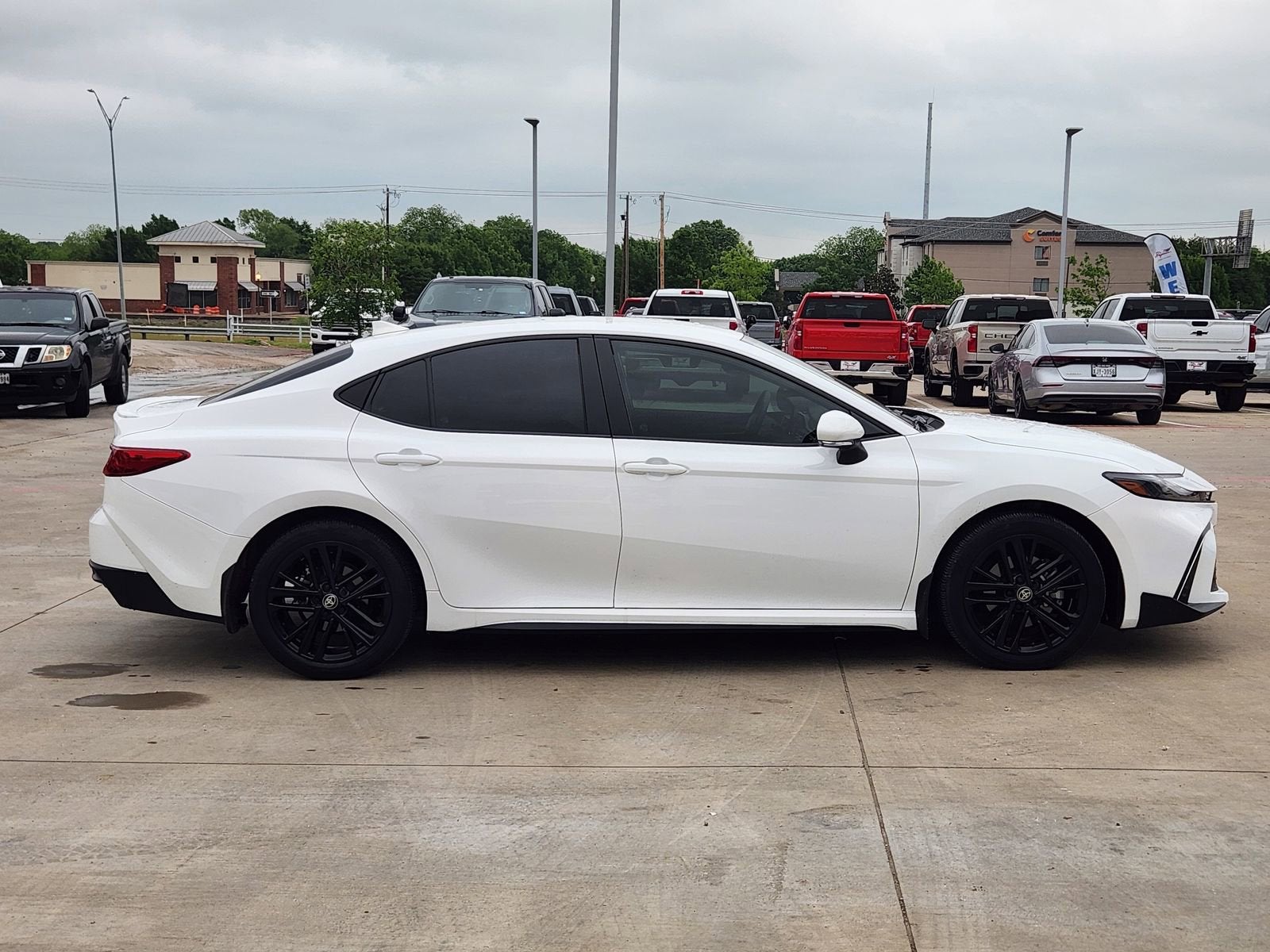 2025 Toyota Camry SE