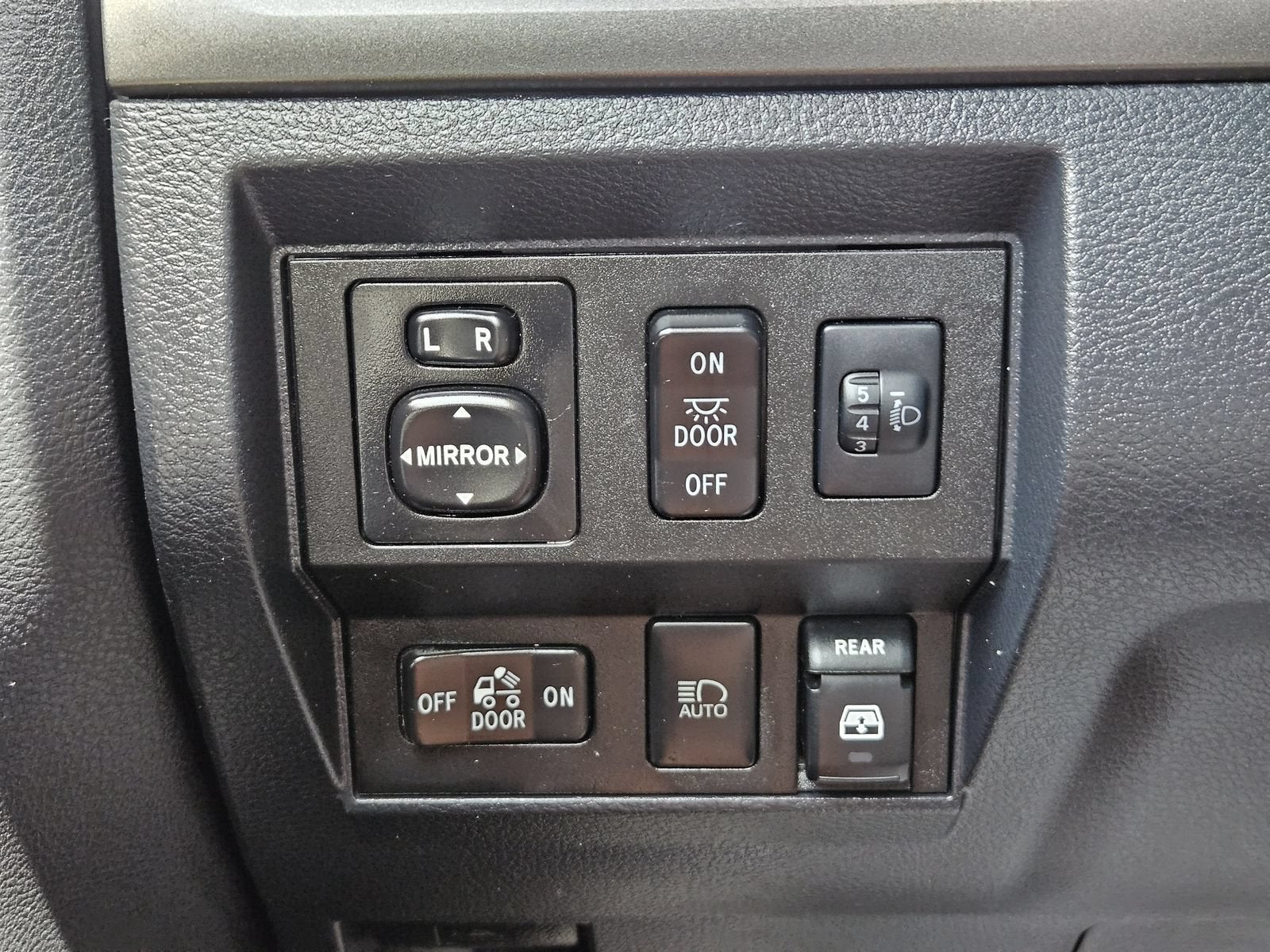 2018 Toyota Tundra SR5 5.7L V8