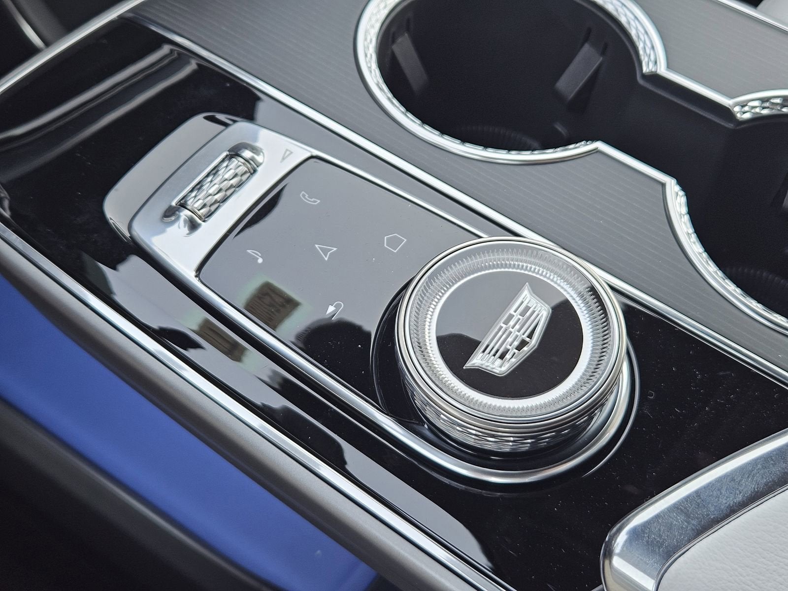 2025 Cadillac LYRIQ Sport 2