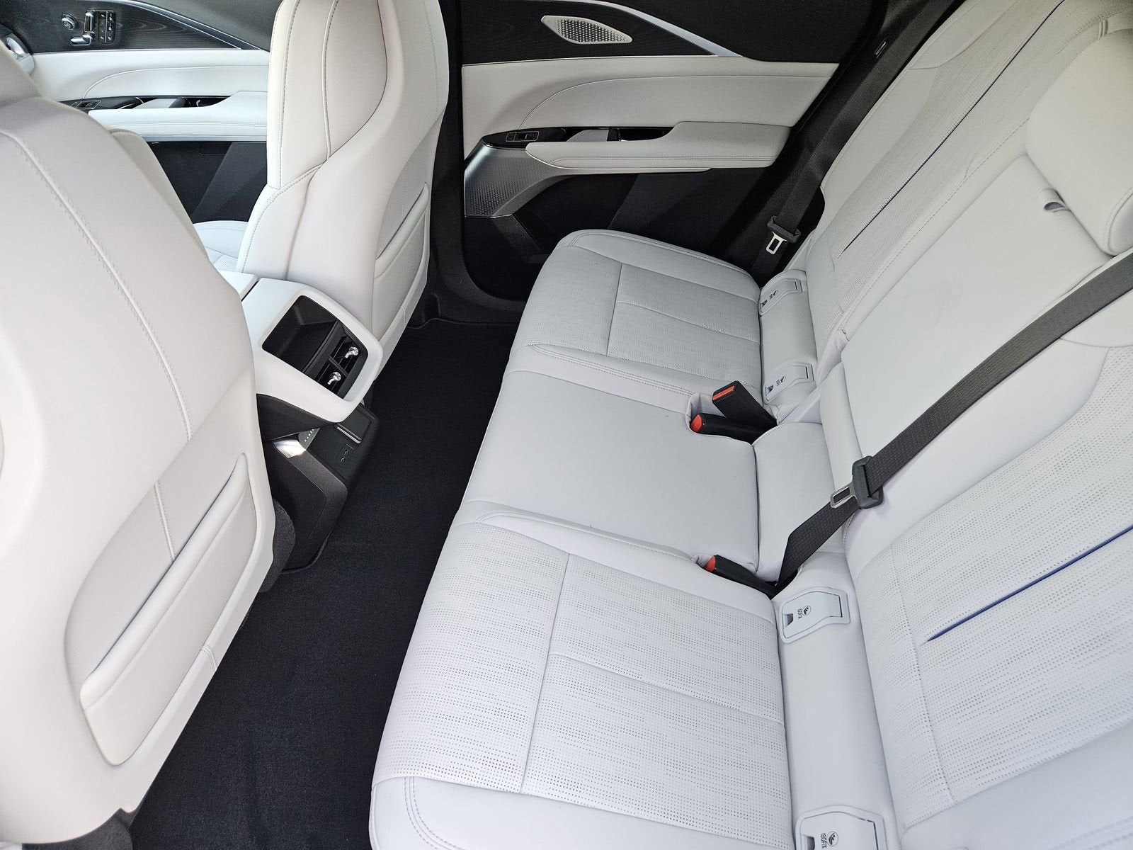 2025 Cadillac LYRIQ Sport 2