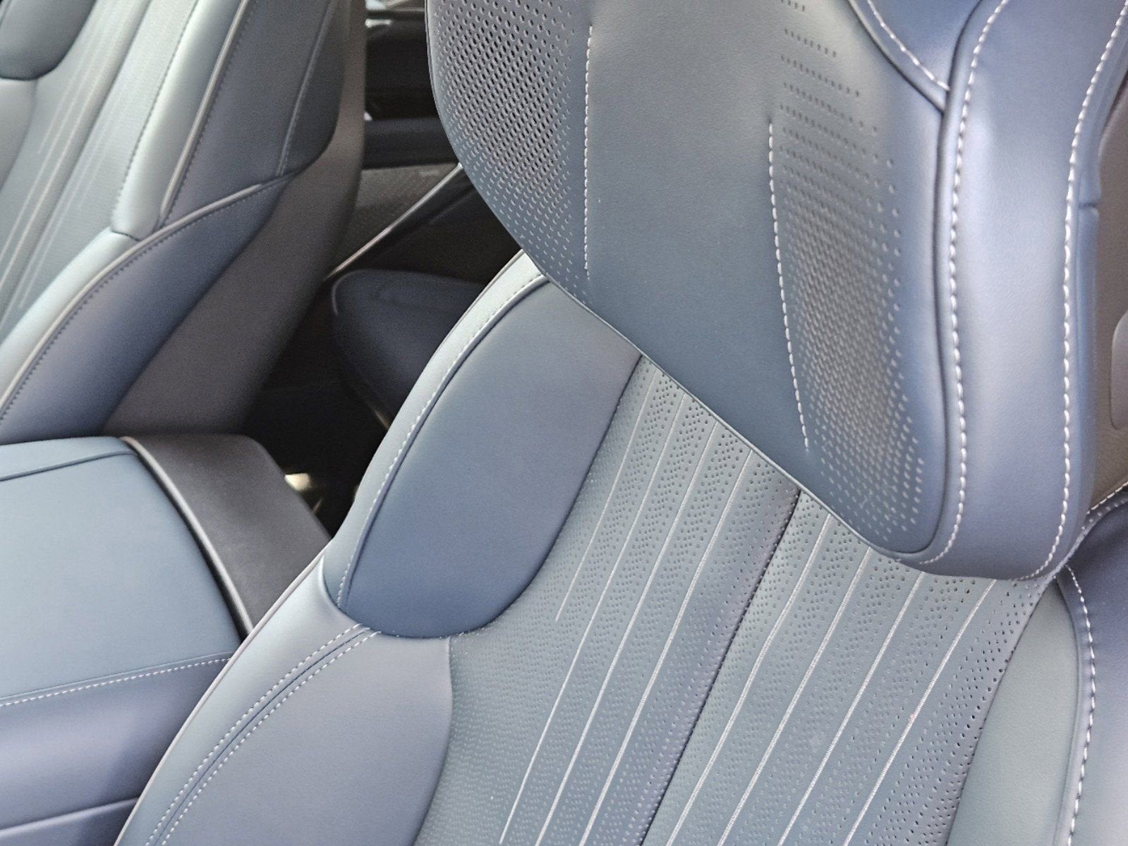 2025 Cadillac ESCALADE IQ Luxury 2