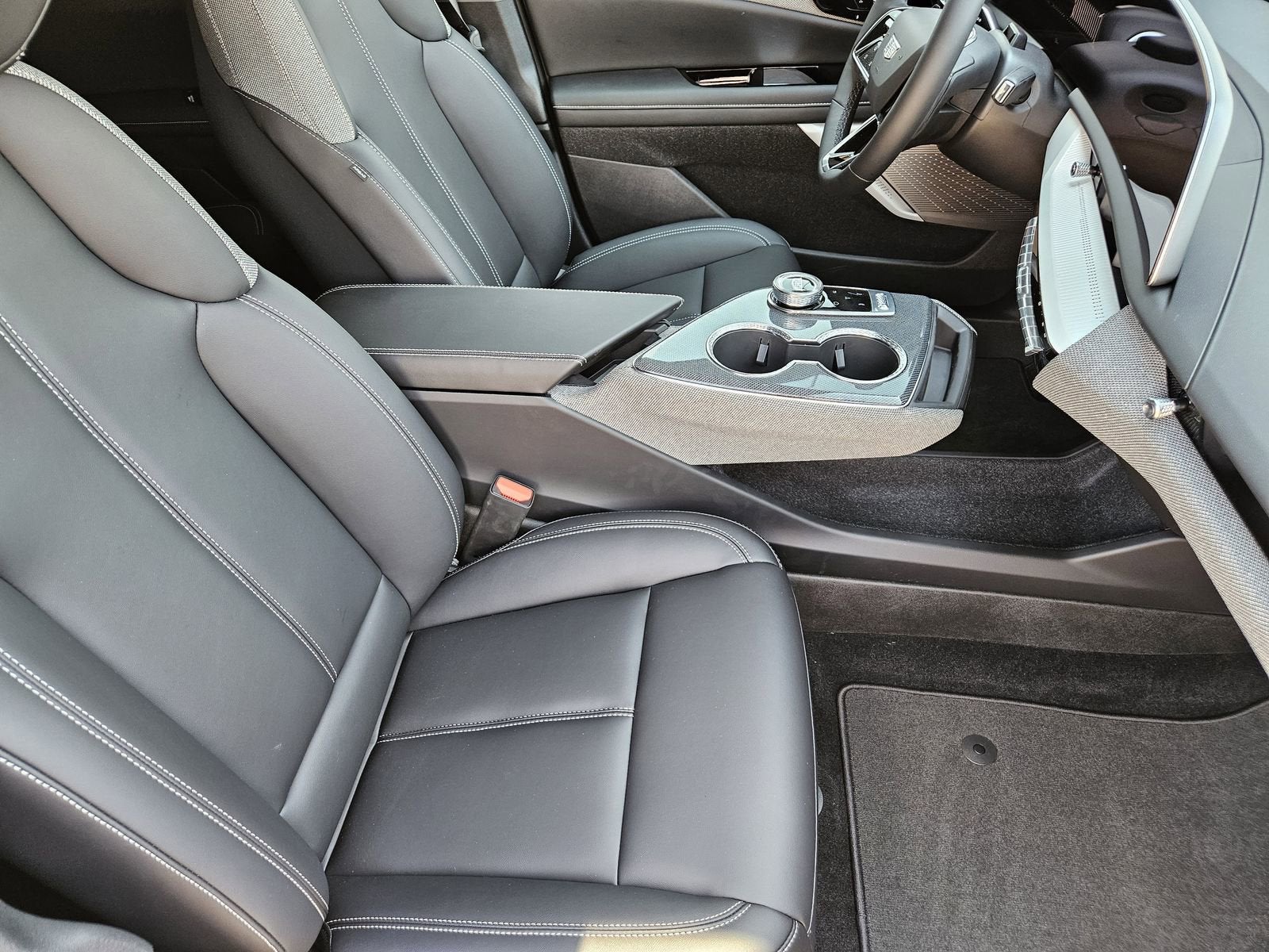 2025 Cadillac OPTIQ Luxury 1