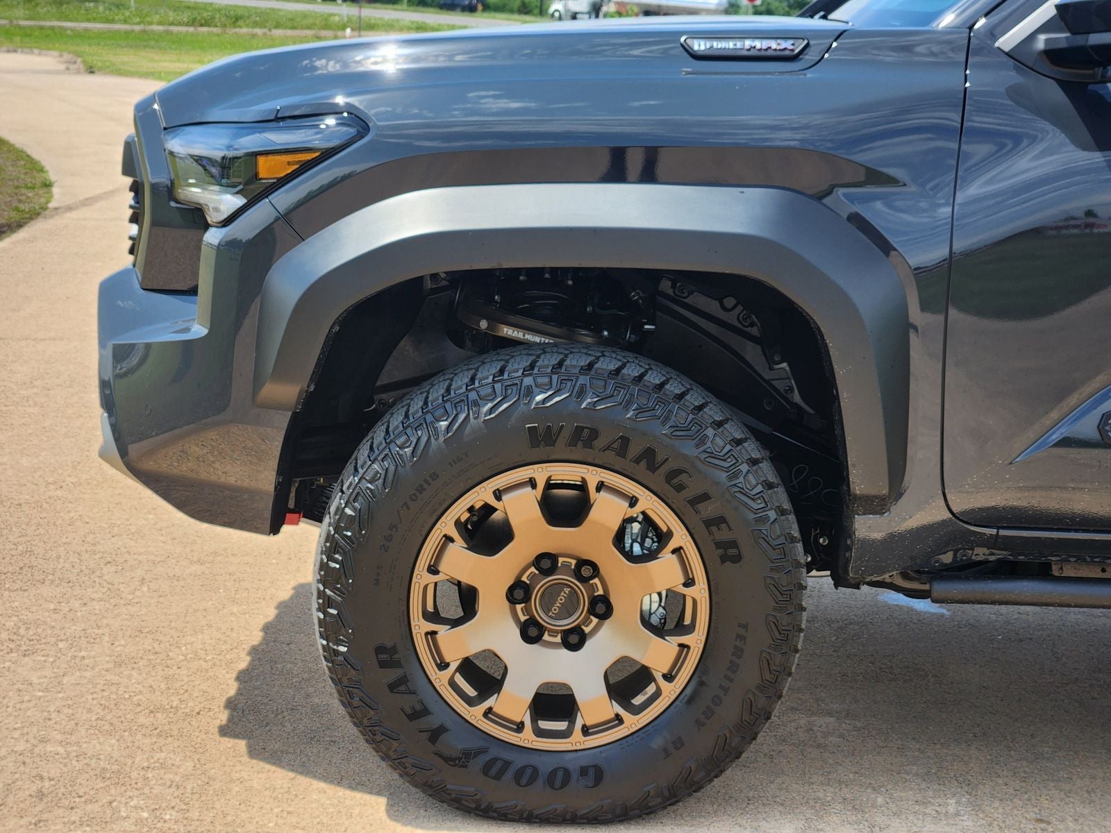 2026 Toyota Tacoma i-FORCE MAX Tacoma Trailhunter