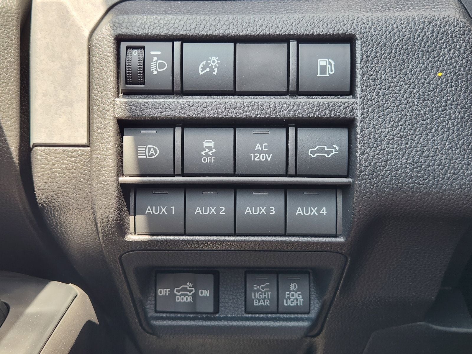 2026 Toyota Tacoma i-FORCE MAX Tacoma Trailhunter