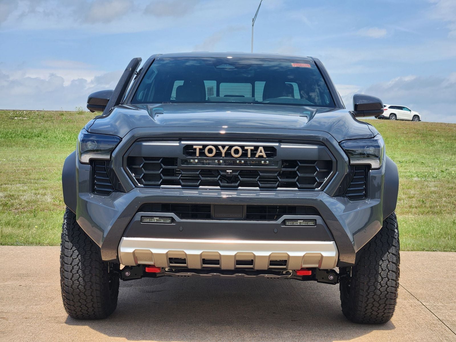2026 Toyota Tacoma i-FORCE MAX Tacoma Trailhunter
