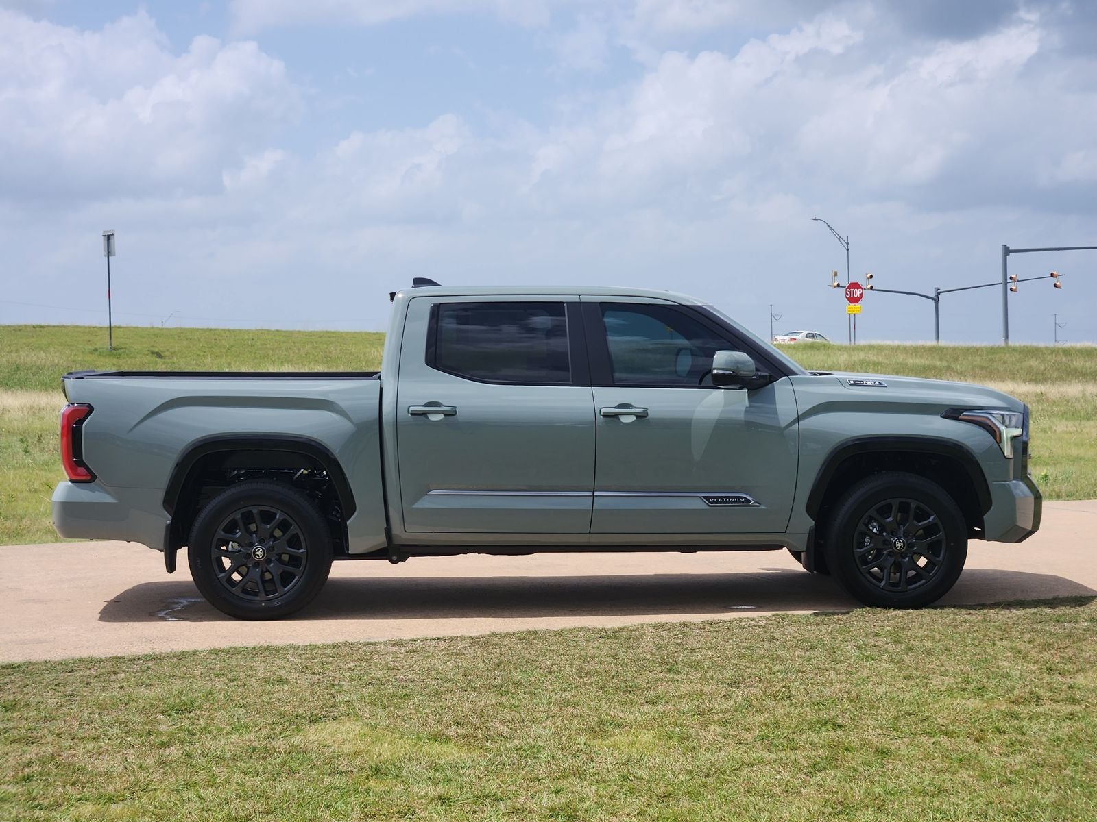 2026 Toyota Tundra i-FORCE MAX Tundra Platinum