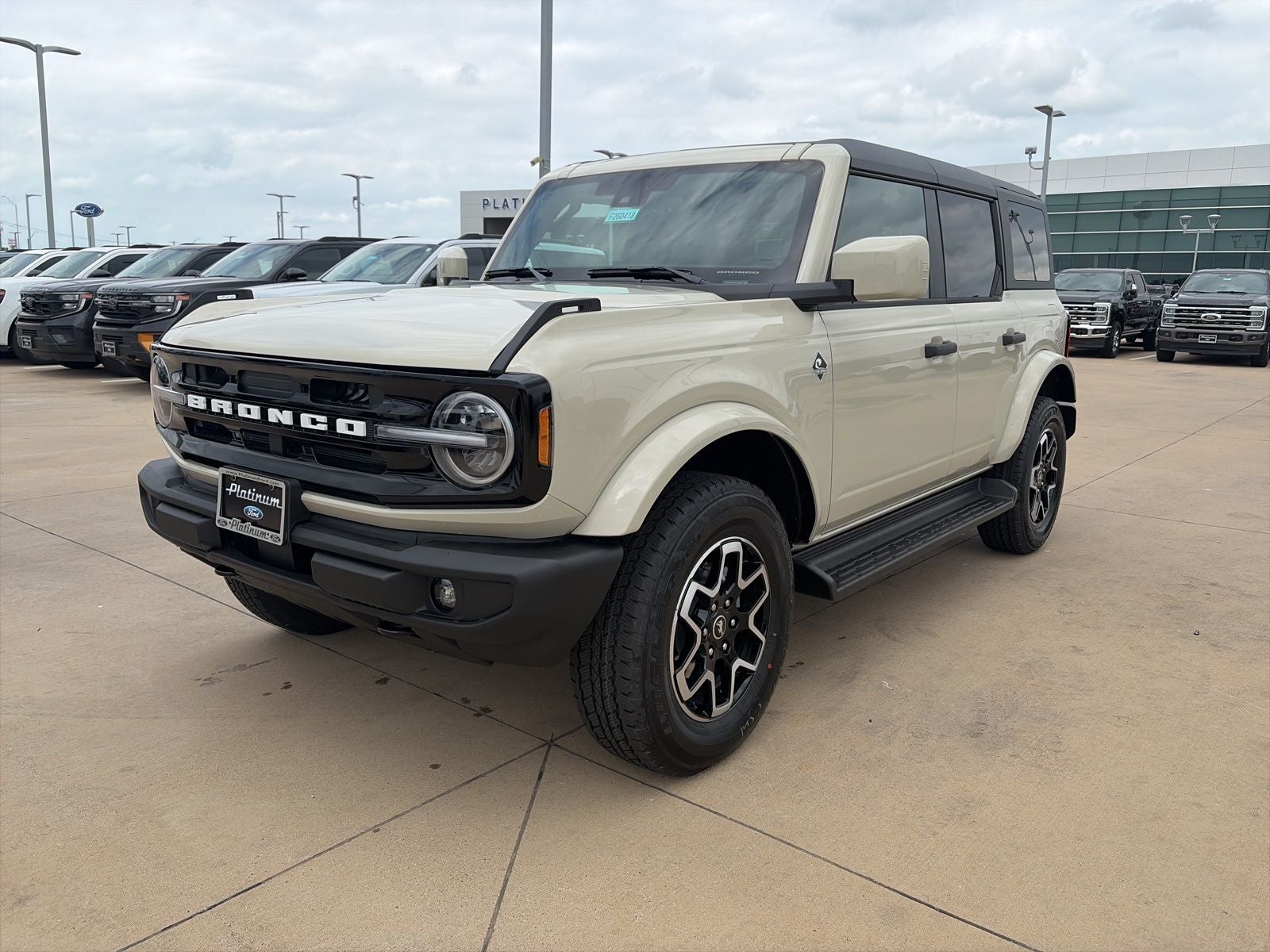 2026 Ford Bronco Outer Banks