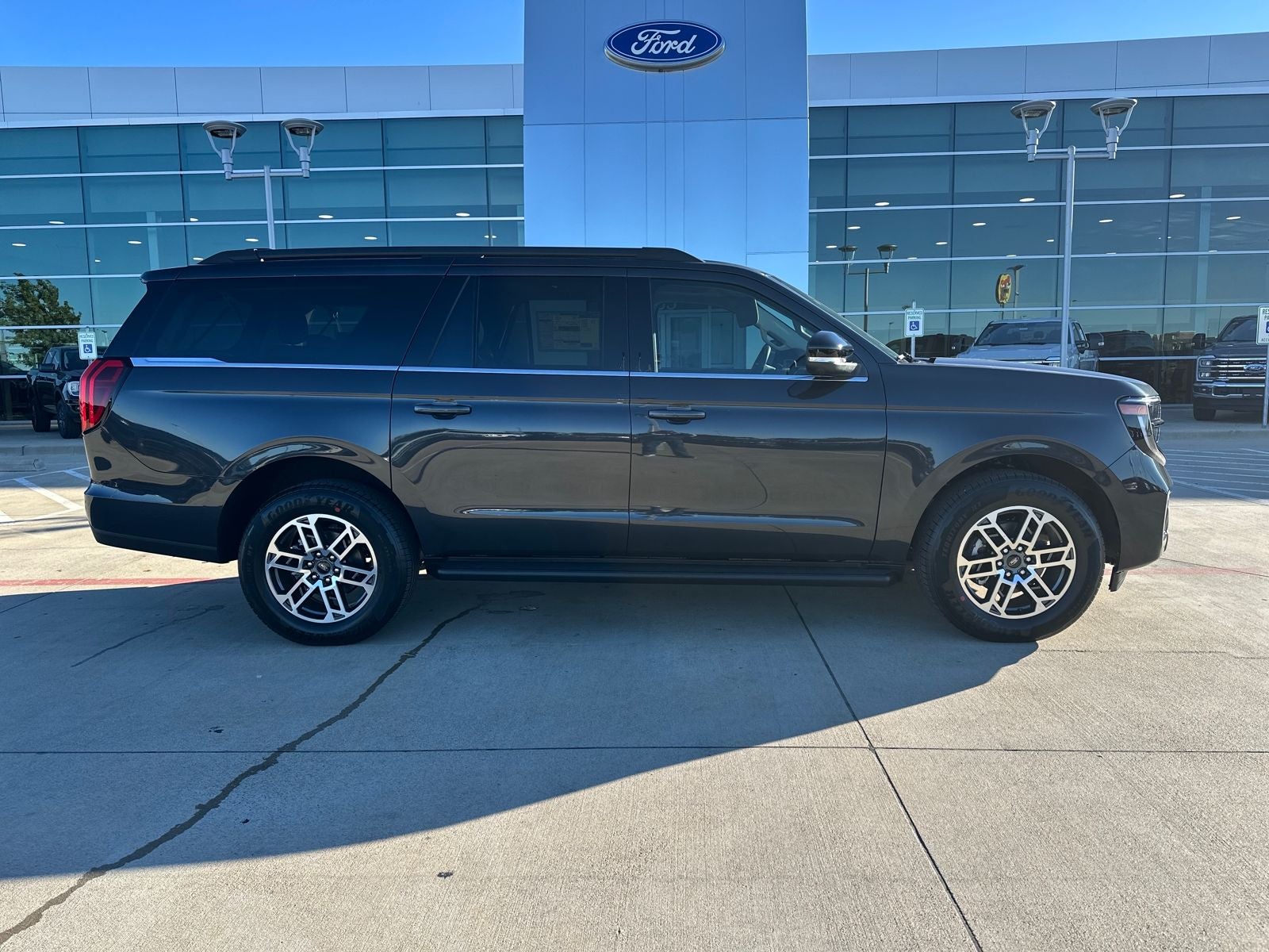 2025 Ford Expedition Max Active