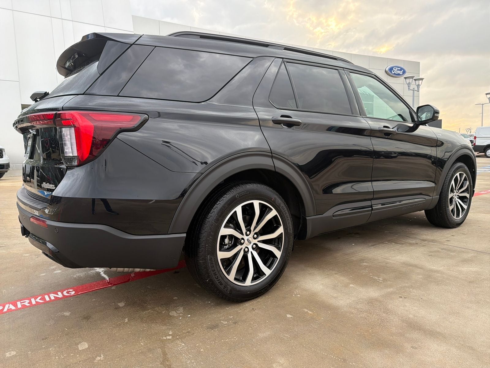 2025 Ford Explorer ST-Line