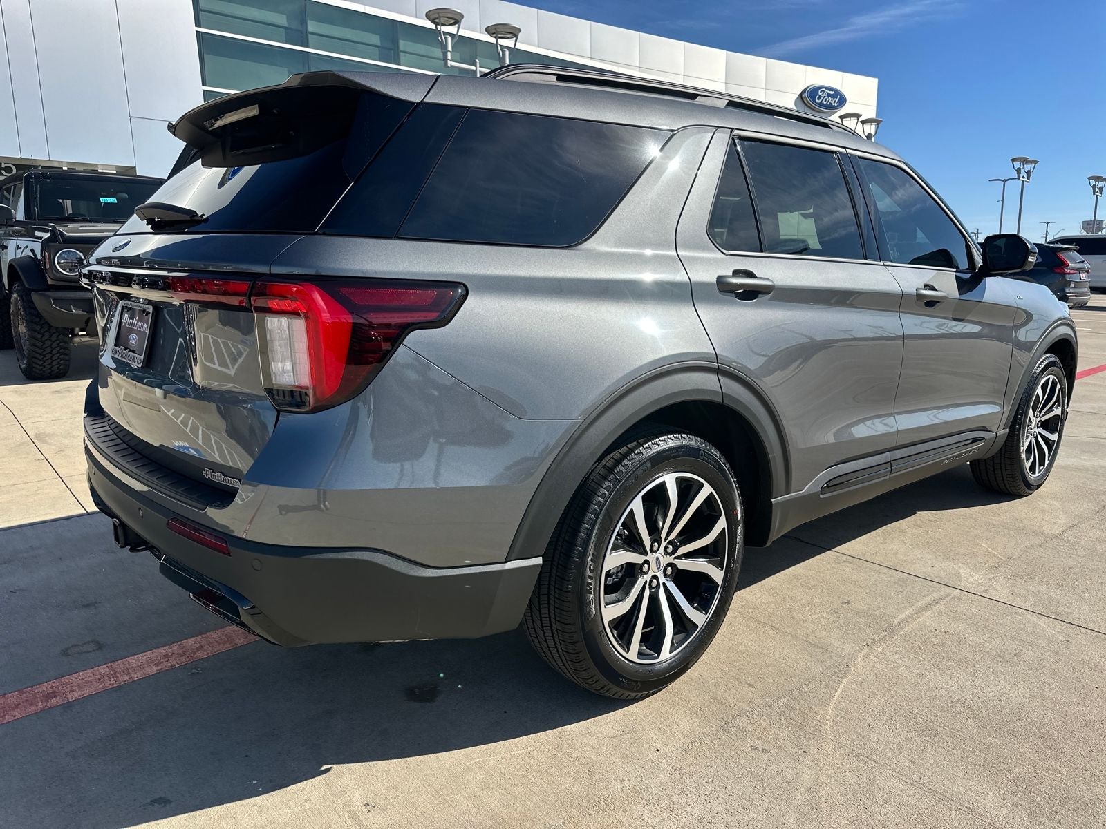 2025 Ford Explorer ST-Line