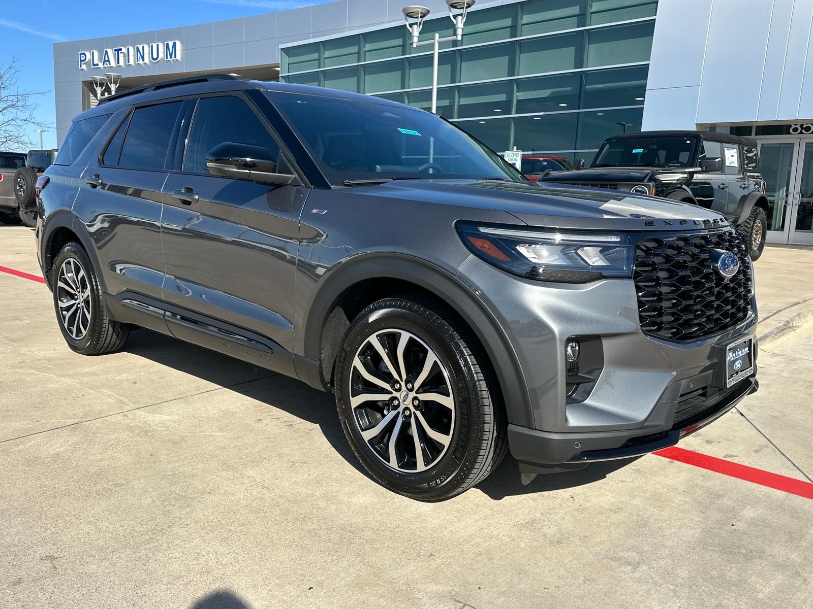 2025 Ford Explorer ST-Line