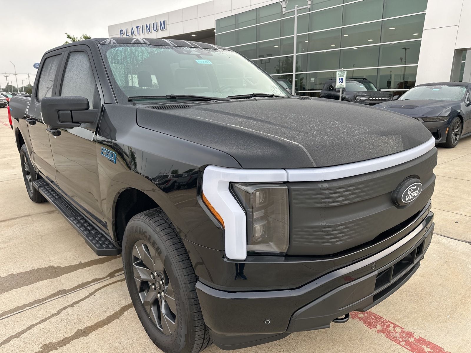 2025 Ford F-150 Lightning Flash