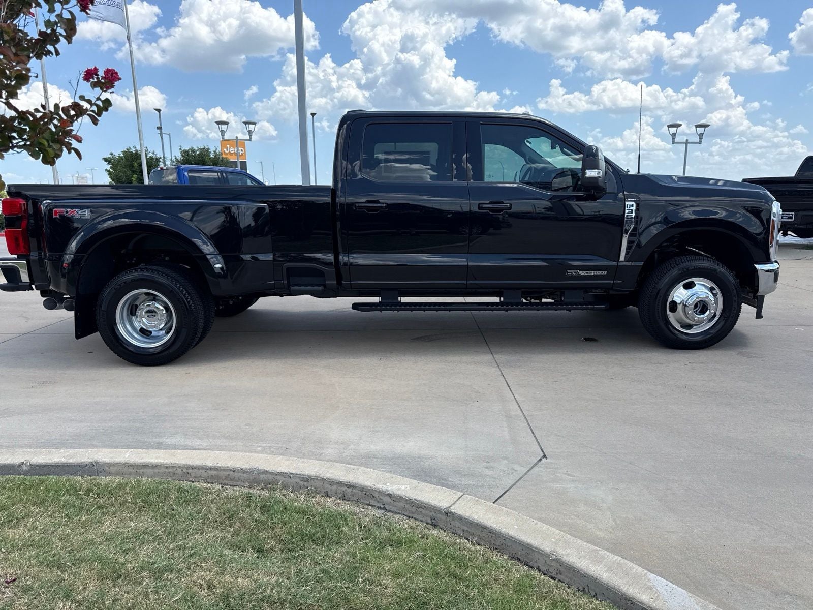 2026 Ford F-350SD Lariat DRW