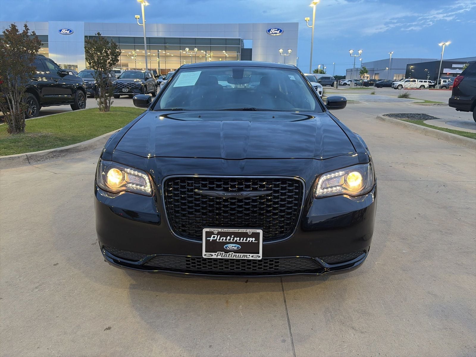 2023 Chrysler 300 Touring