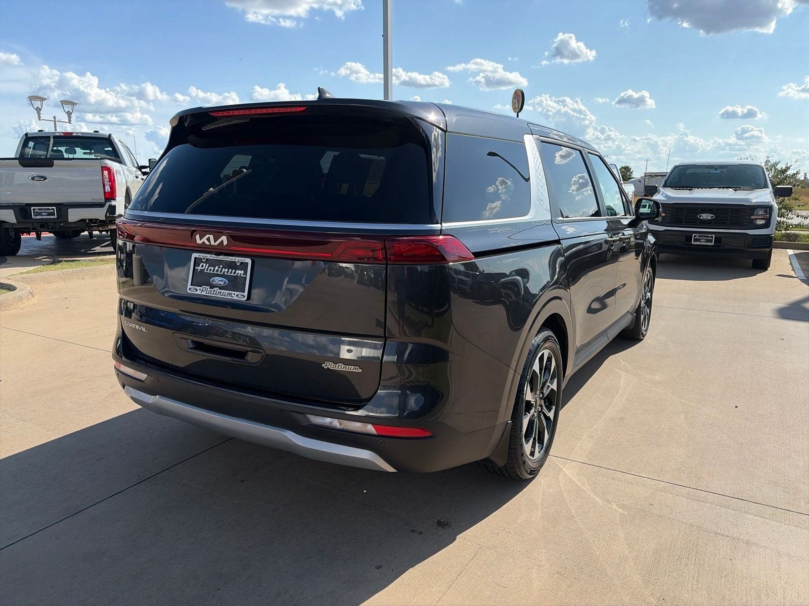2024 Kia Carnival EX