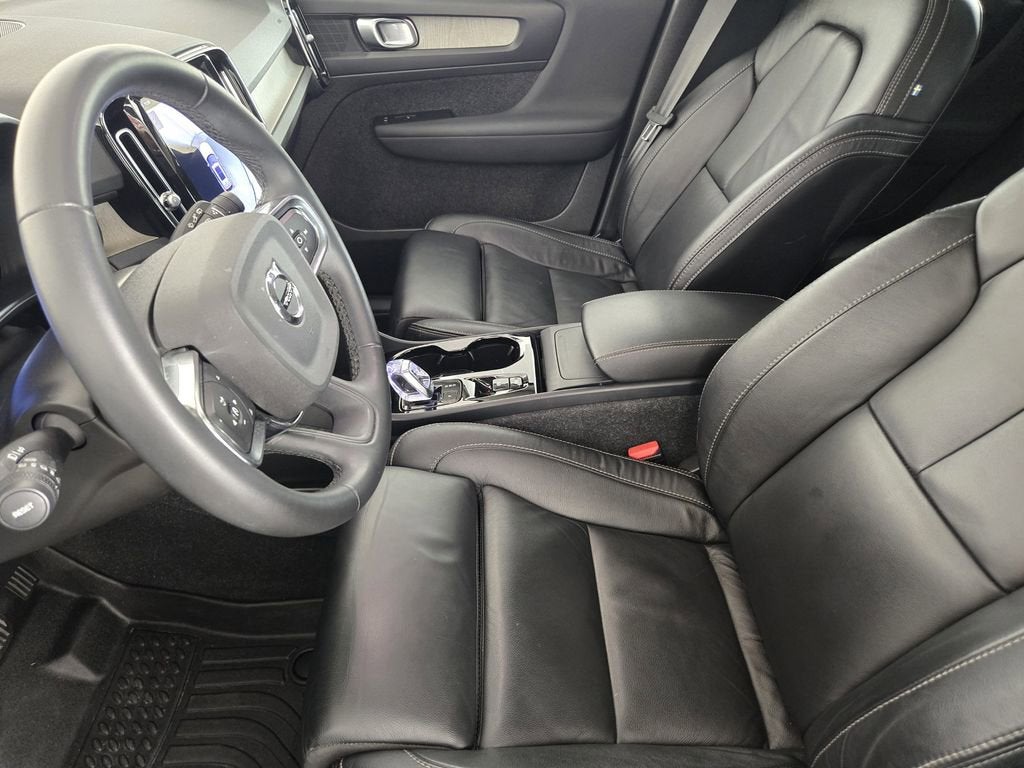 2023 Volvo XC40 B5 Plus Bright Theme