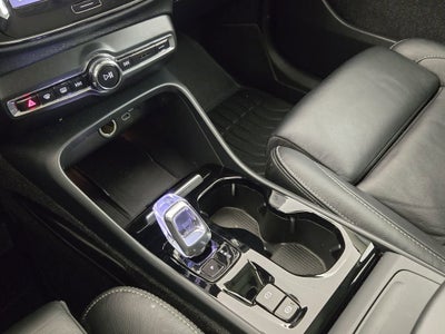 2023 Volvo XC40 B5 Plus Bright Theme