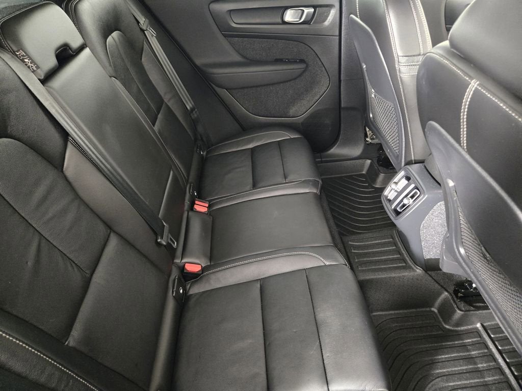 2023 Volvo XC40 B5 Plus Bright Theme
