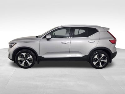 2023 Volvo XC40 B5 Plus Bright Theme