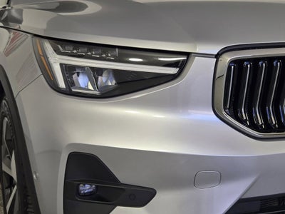 2023 Volvo XC40 B5 Plus Bright Theme